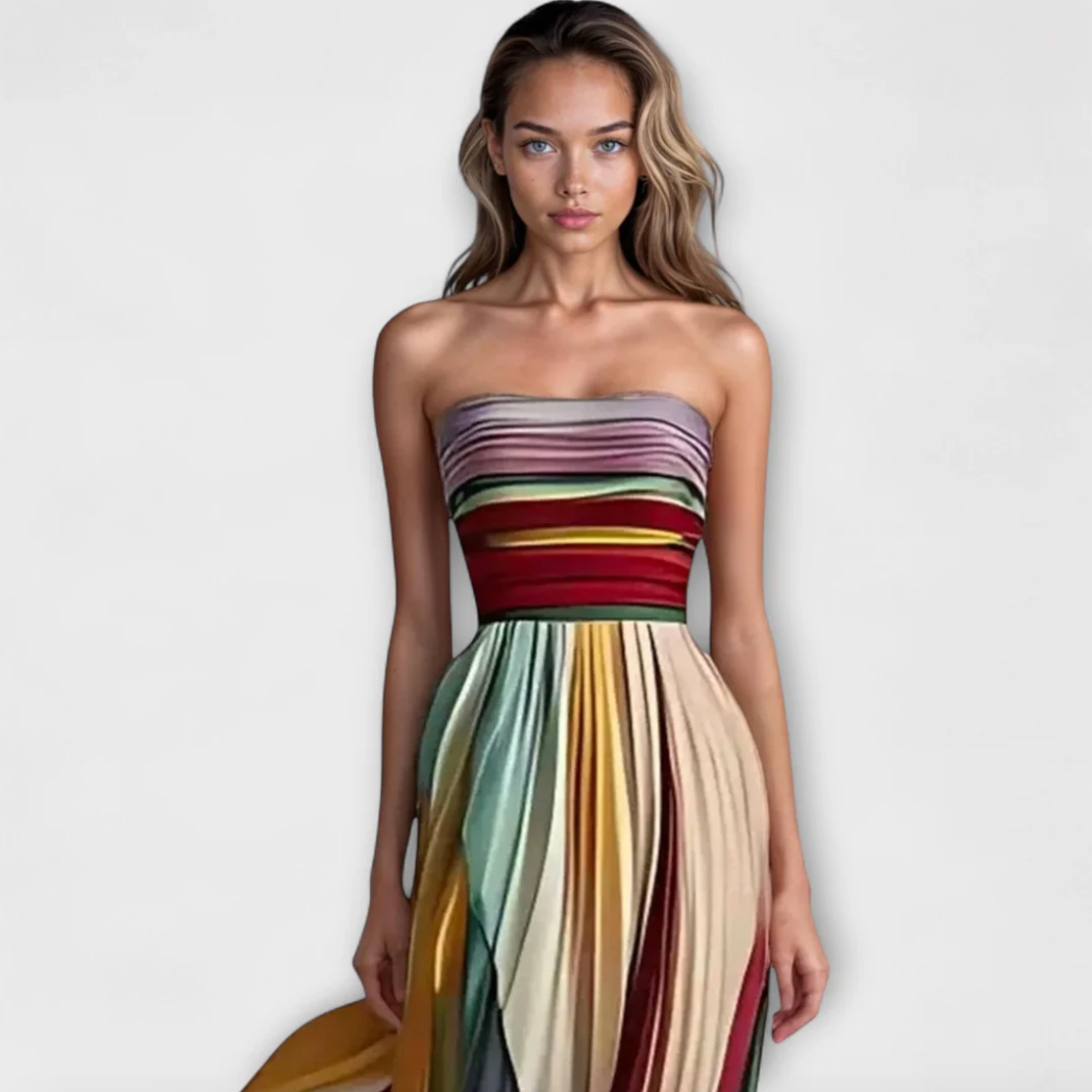 Aurrela | Bold & Flowing Strapless Dress