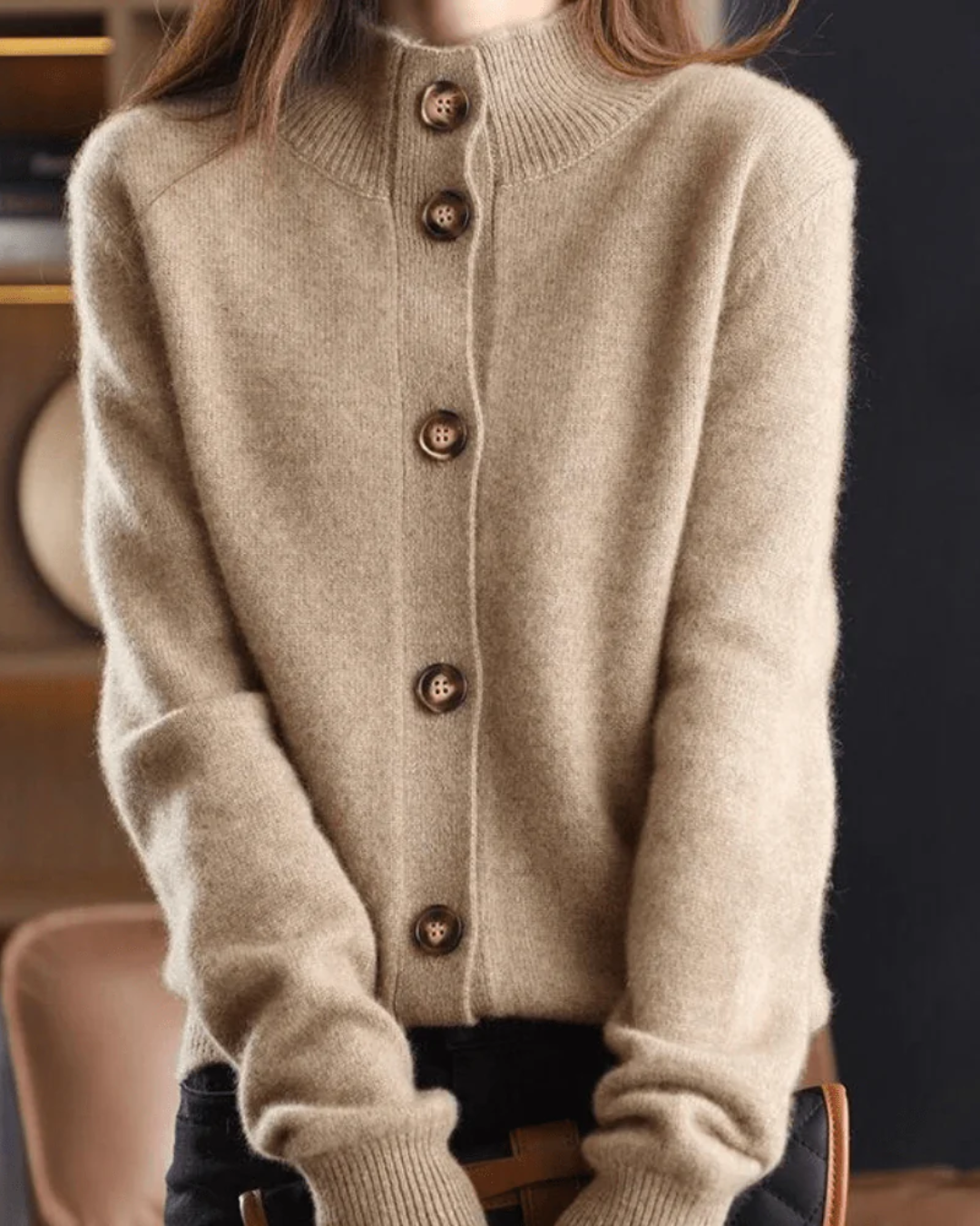 MIRELYSSA – RETRO-STYLE KNITTED GILET WITH ELEGANT DESIGN