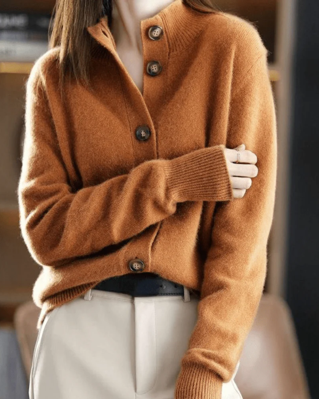 MIRELYSSA – RETRO-STYLE KNITTED GILET WITH ELEGANT DESIGN