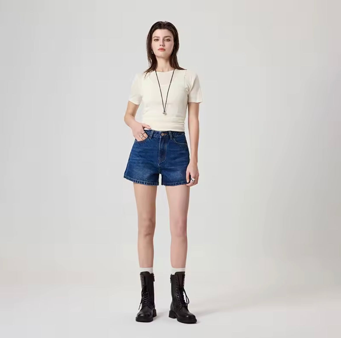 Aurrela Shorts – Stream Mid Used