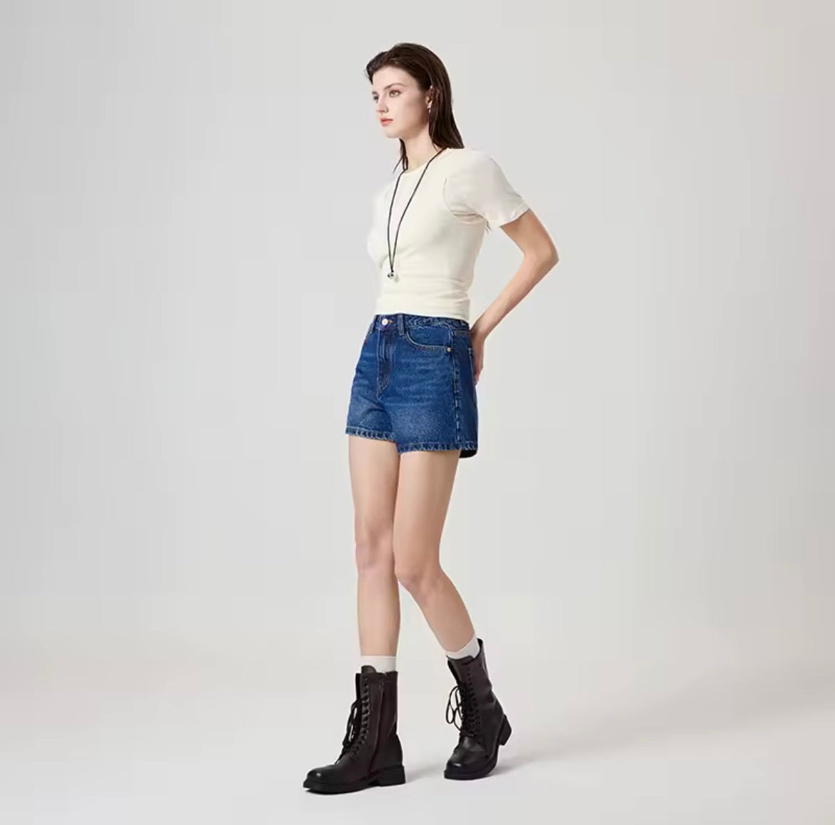 Aurrela Shorts – Stream Mid Used