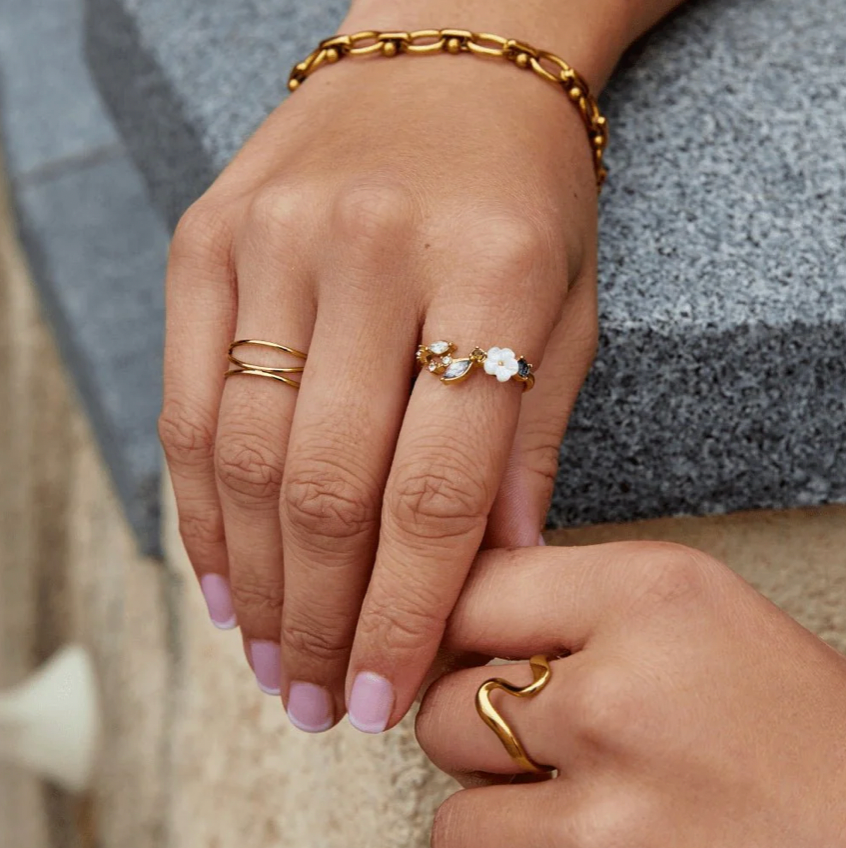 Crystal Floral Ring – Gold