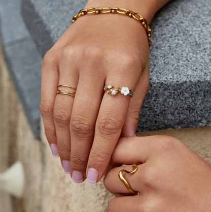 Crystal Floral Ring – Gold