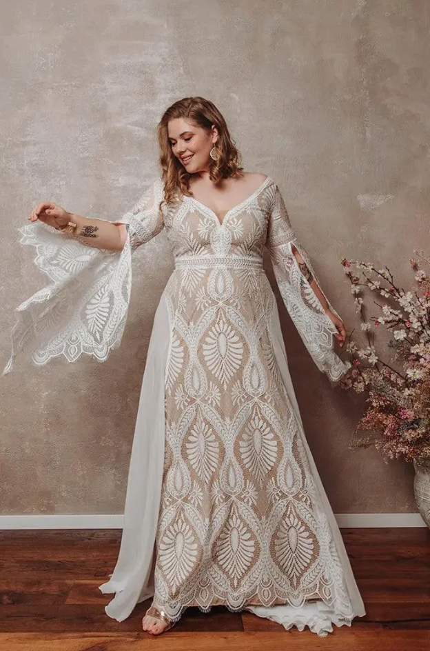Long-Sleeved Flowing Beach Dress Plus Size | V-Neck Wedding Dress